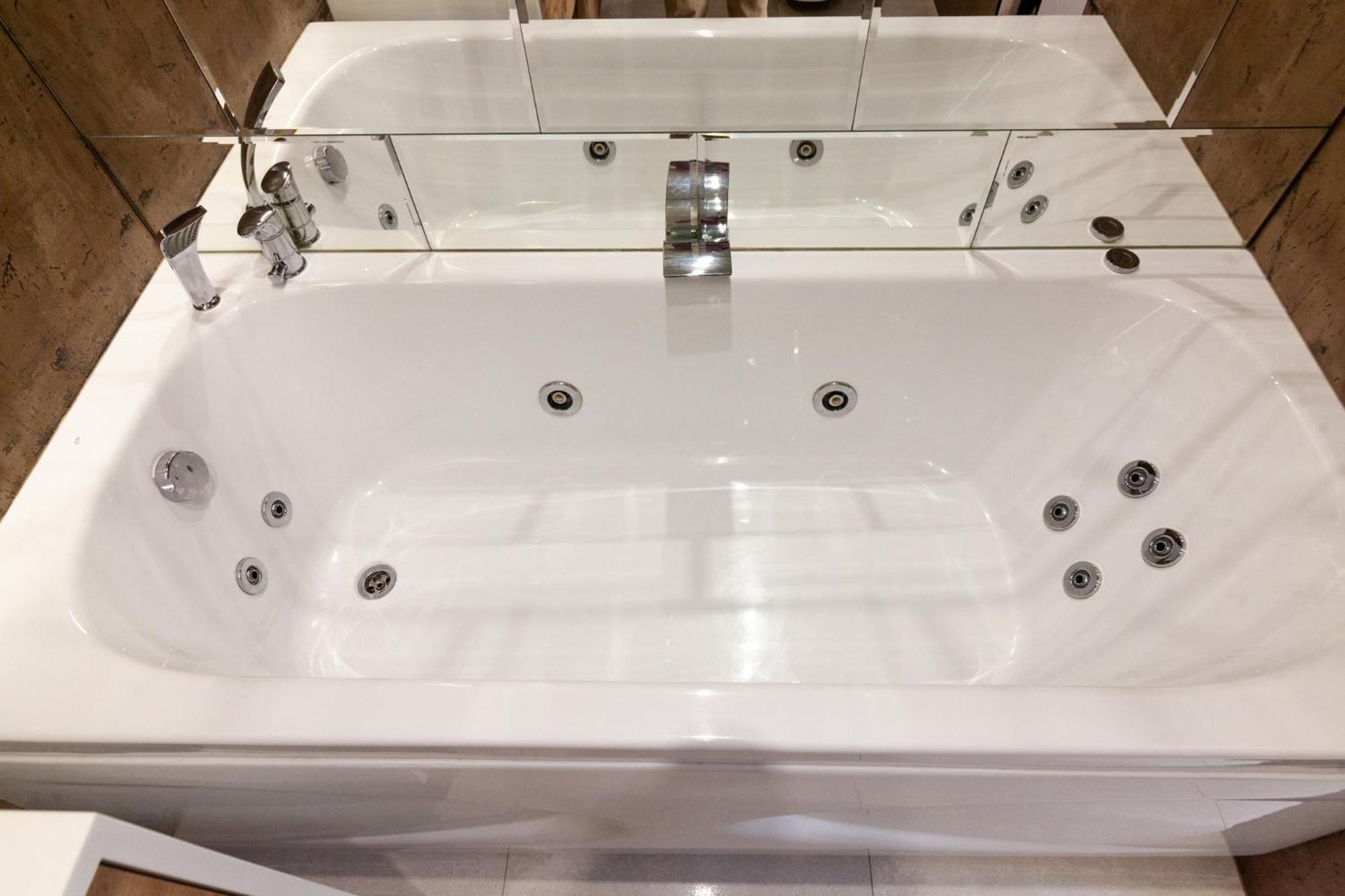 Leogrand Jacuzzi On Krakivska 26 Appartement Lviv Buitenkant foto